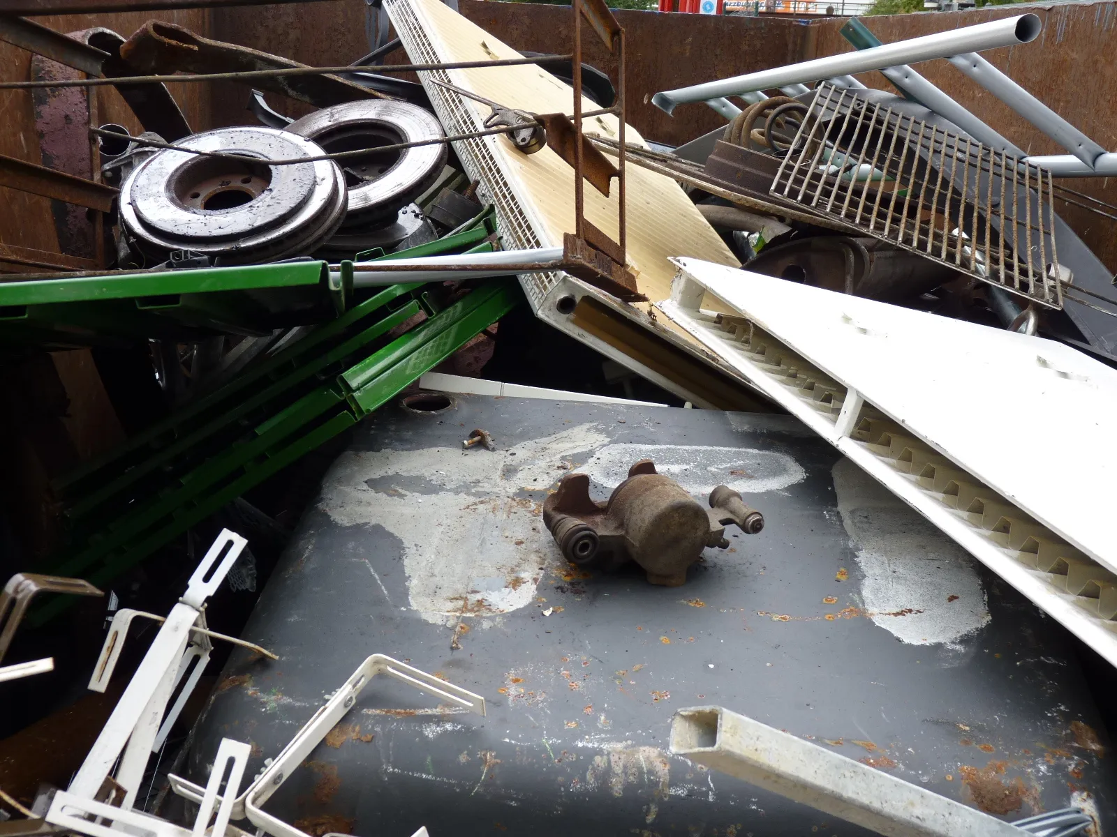 Eisen Stahl Mischschrott Container – Schrottankauf Düsseldorf
